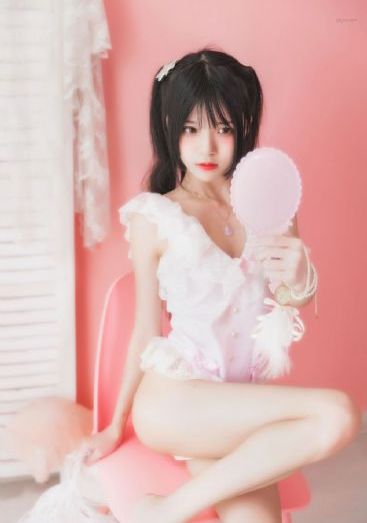 《穿长筒袜的有夫之妇》