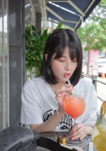 和两个小婕子做受hd