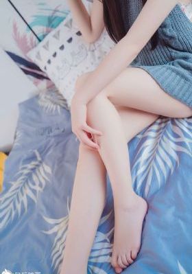 年轻的小姨子观看