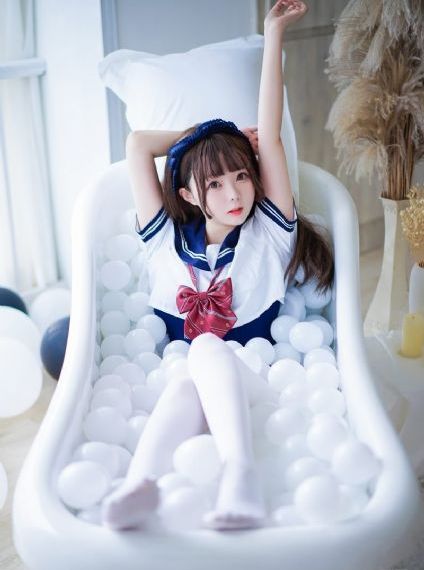 女大学生的沙龙室观看